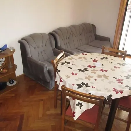 Apartmán 7 *