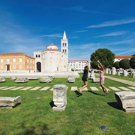 Appartement Lovely In With Wifi Zadar