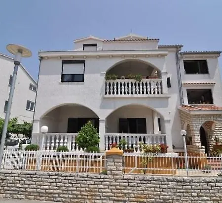 Apartmán 7 *