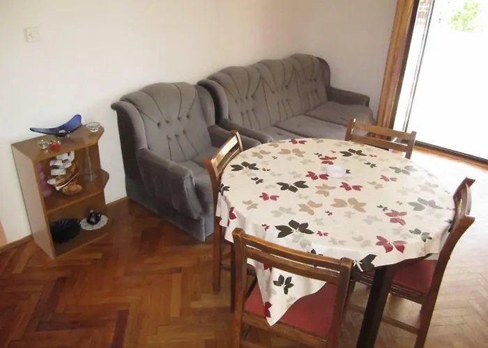 Appartement 7 *