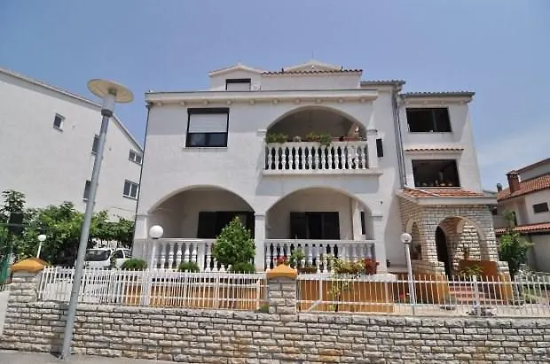 Appartement 7 *