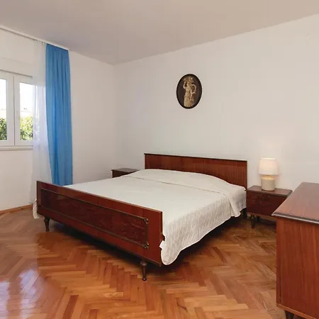 Lovely Apartment In Zadar With Wifi