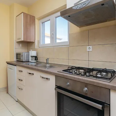 Apartment Lovely Apartment In Zadar With Wifi